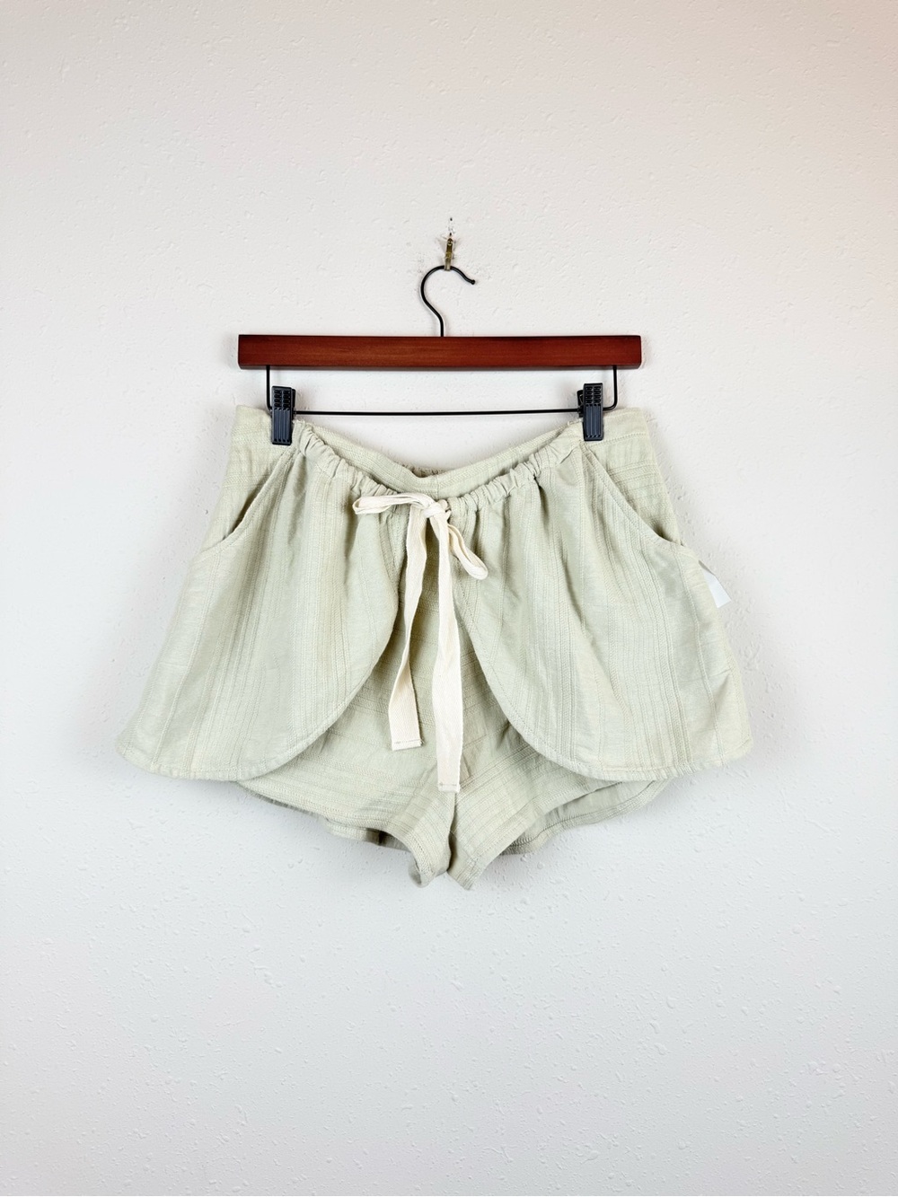 Free People Women’s High Rise Wrap Tie Sage Shorts Size Medium NWT